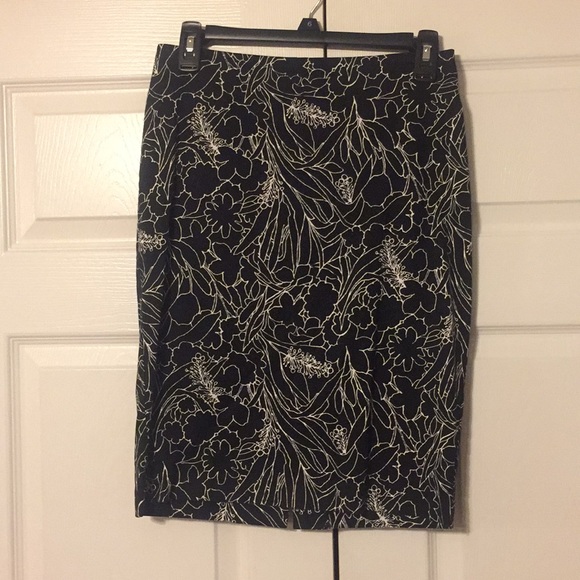 NY&C floral pattern B&W pencil skirt - Sz. 0 - Picture 1 of 5